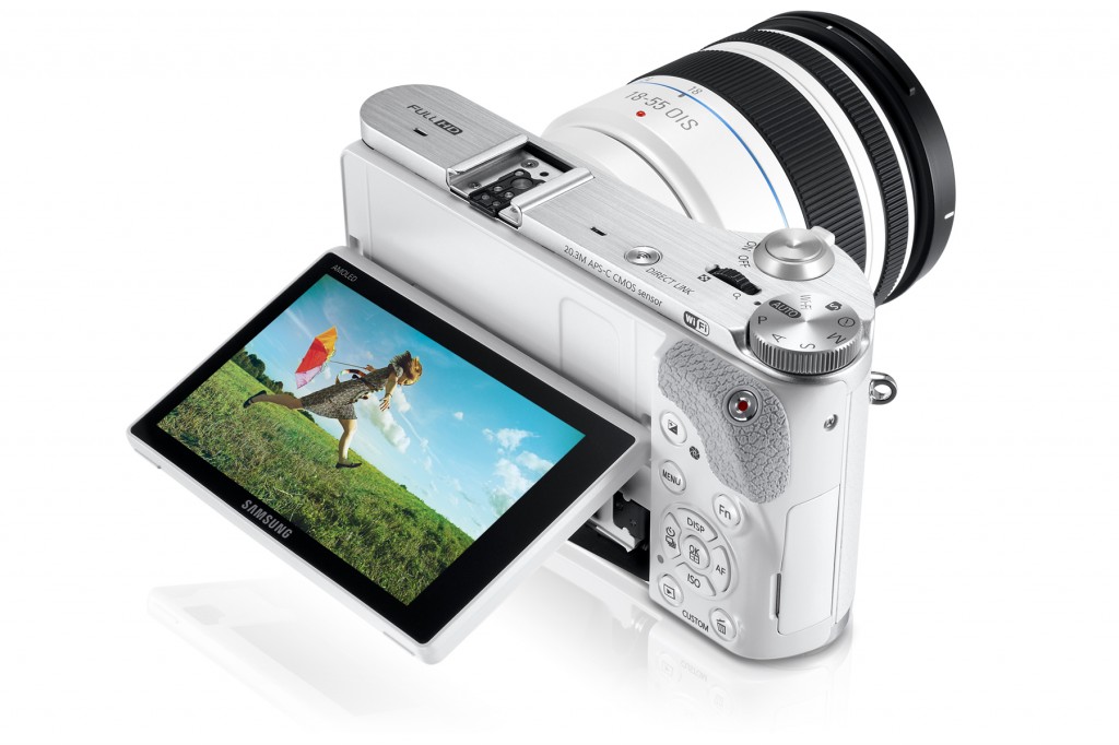 uk_EV-NX300ZBATGB_553_Dynamic11_white