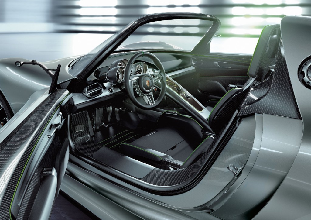 2010_Porsche_918_Spyder_Interior_01