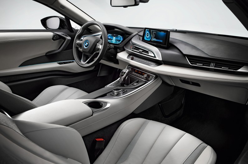 BMW-i8-Coupe-cockpit-1-796x528