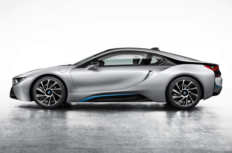 BMW-i8-Coupe-left-side-1-796x528