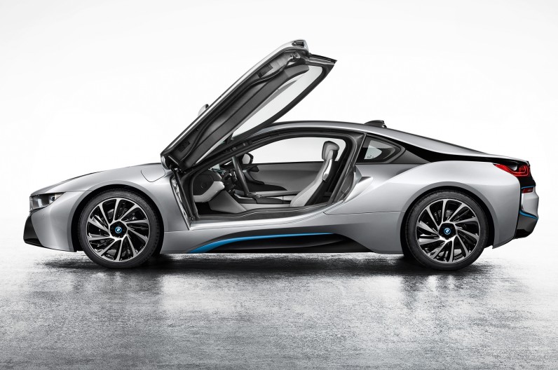 BMW-i8-Coupe-left-side-2-796x528