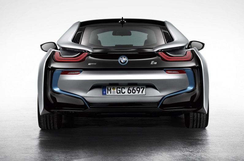 BMW-i8-Coupe-rear-end-1-796x528