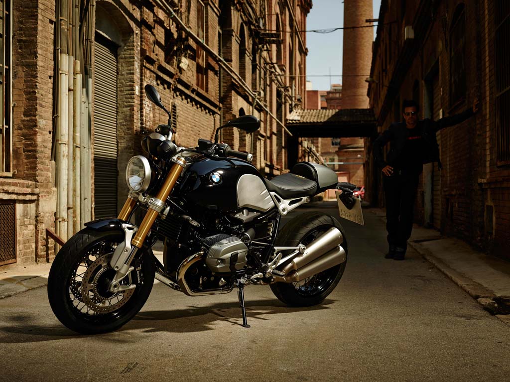101613-2014-bmw-r-ninet-06